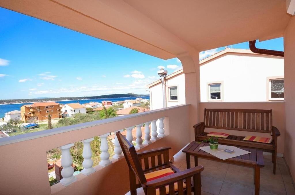 Apartments Jasmin Barbat na Rabu Εξωτερικό φωτογραφία