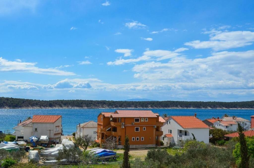 Apartments Jasmin Barbat na Rabu Εξωτερικό φωτογραφία