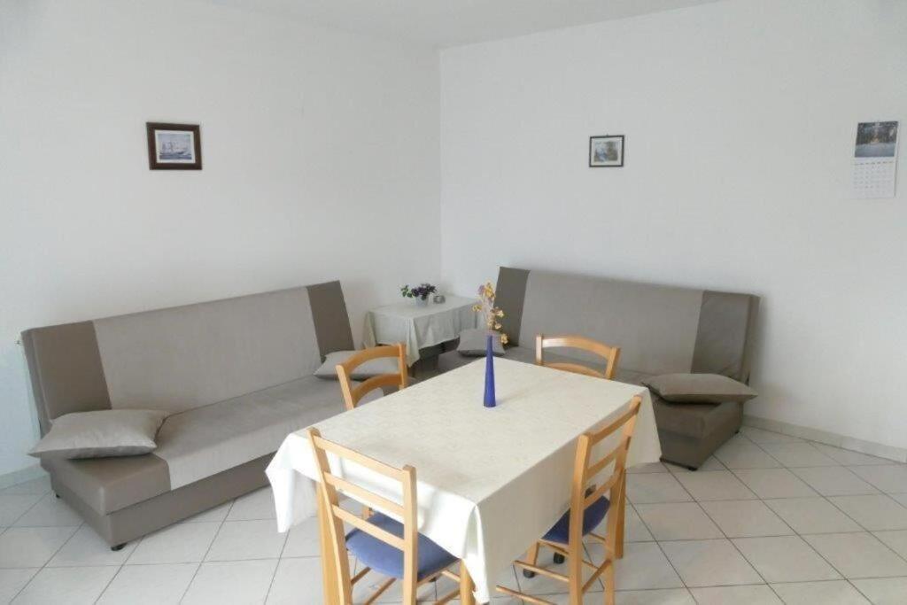 Apartments Jasmin Barbat na Rabu Εξωτερικό φωτογραφία