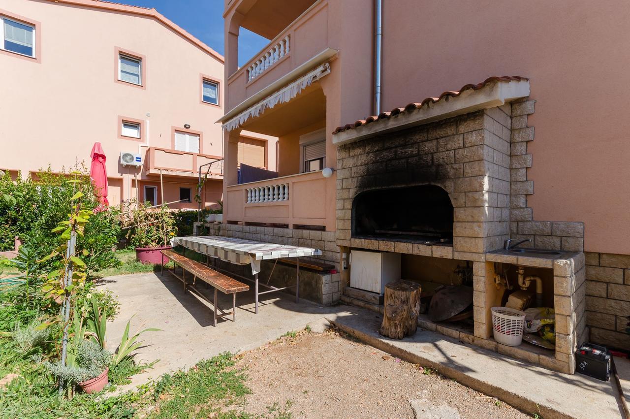 Apartments Jasmin Barbat na Rabu Εξωτερικό φωτογραφία
